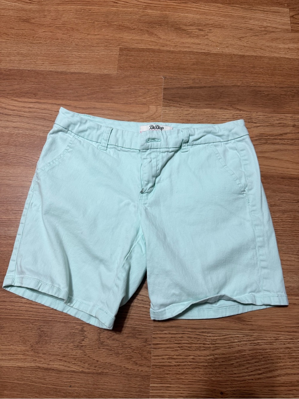 Be bop Women's Mint Shorts no stains